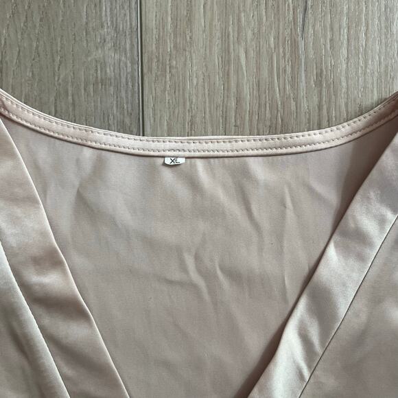 Boutique Champaign Sleeveless V-Neck Blouse Size XL - Picture 2 of 6